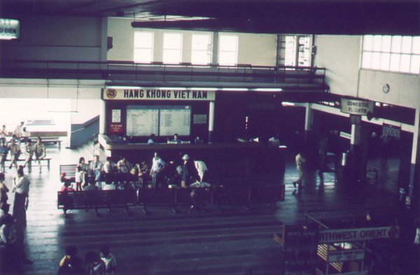 fozard-19-AirVietNam-terminal-Saigon-tan-son-nhut-600x393