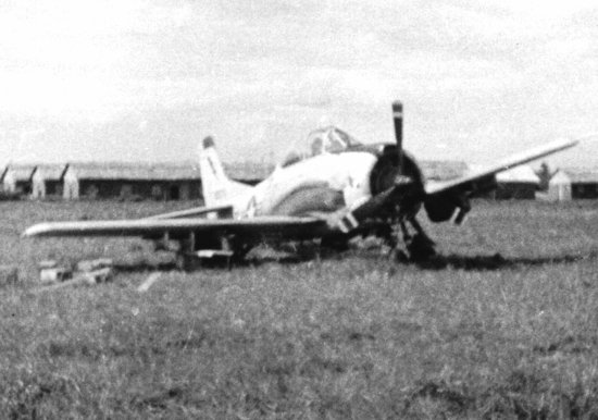 verebely-701-soc-trang-aircraft-t28-550